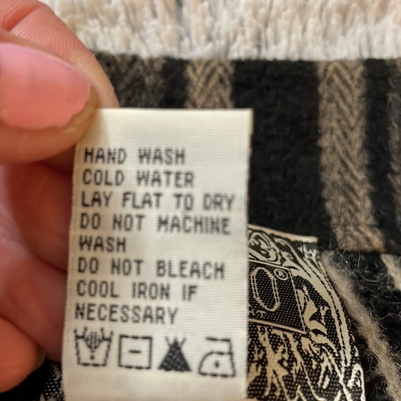 ⭐️Curio Anthro Mixed fabric and pattern Eclectic Soft Cardigan - Picture 8 of 9